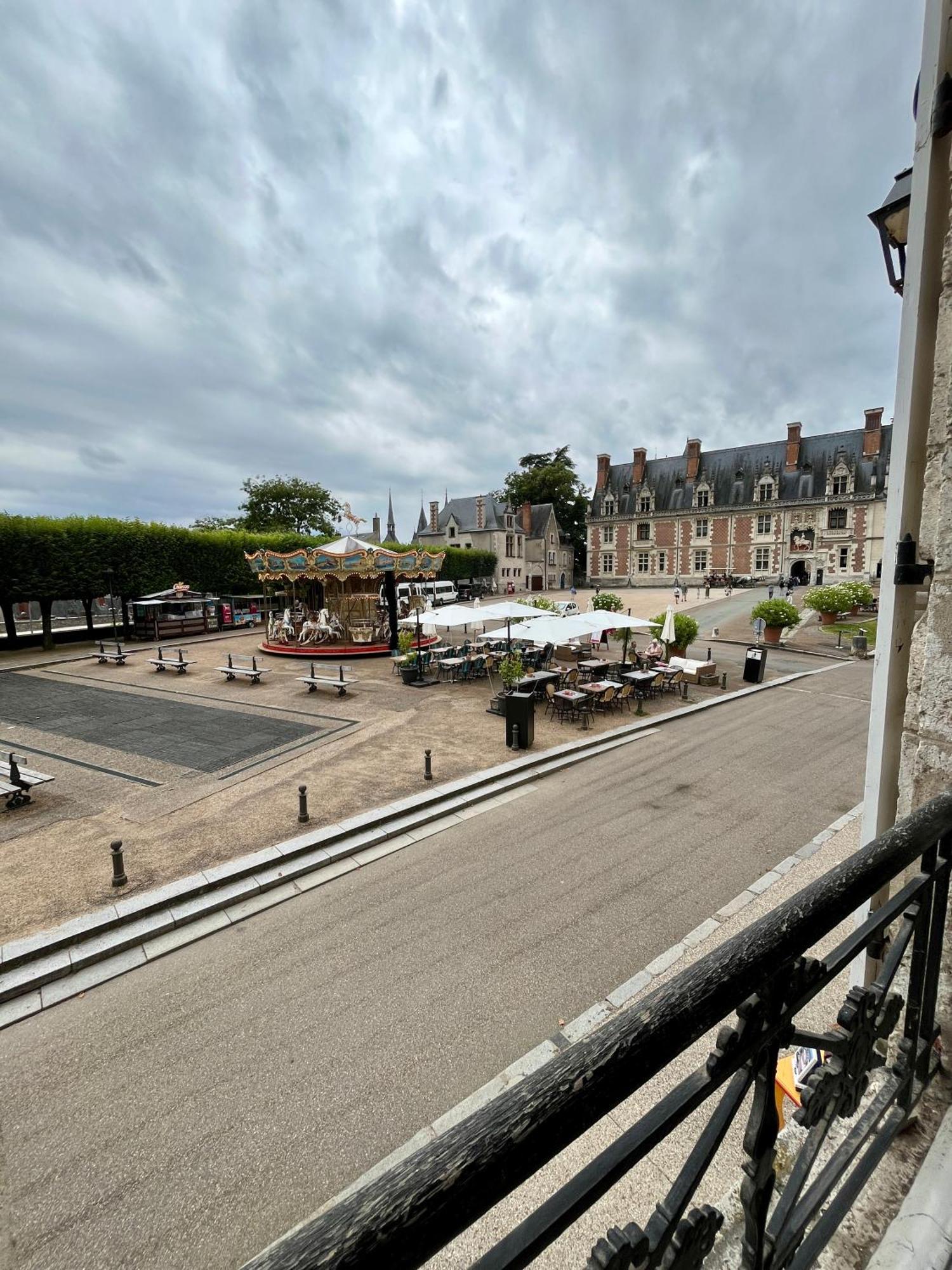 La Place Du Chateau - Vue Exceptionnelle Sur Le Chateau De Blois Bagian luar foto
